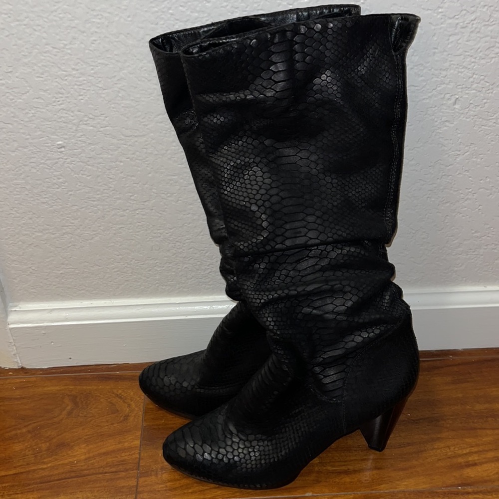 Carlos Santana snake skin chunky boots